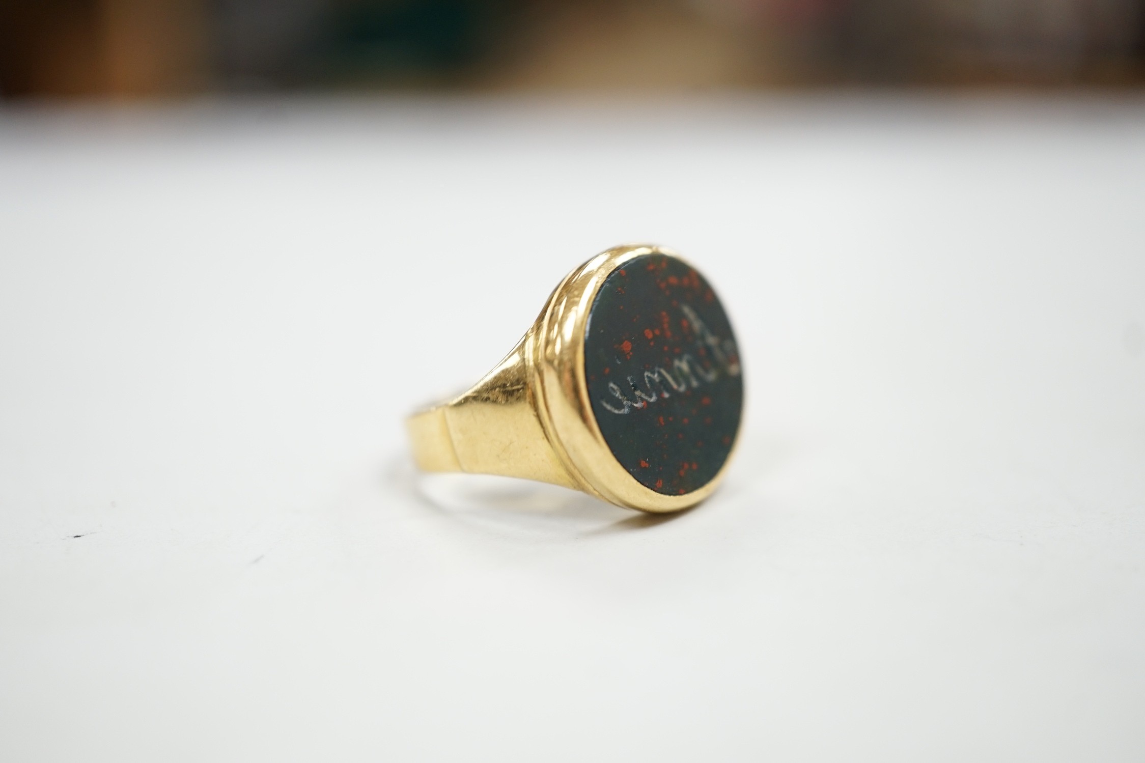 An 18ct and bloodstone set signet ring, carved with the name 'Annie', size H, gross weight 4.9 grams.